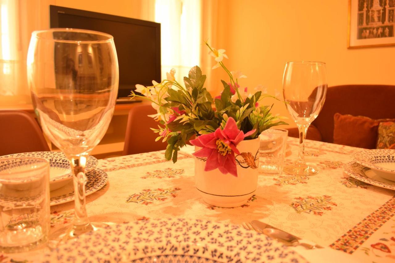 Duplex Donkey Parking Apartment Sevilla Exterior foto