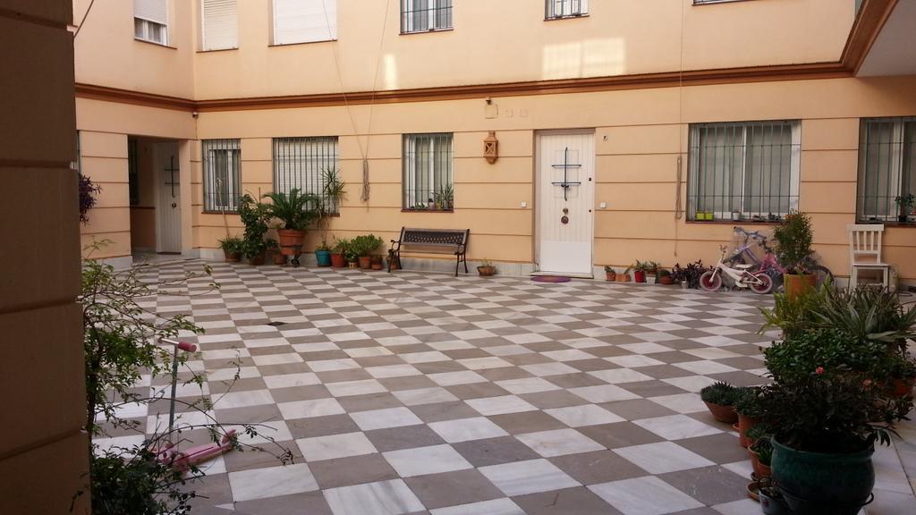 Duplex Donkey Parking Apartment Sevilla Exterior foto